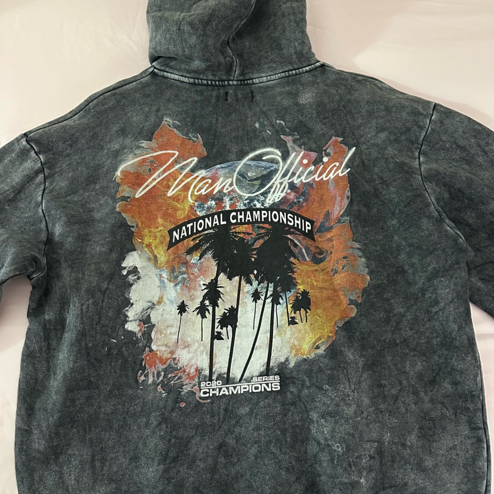 BooHoo man sweatshirt size M in men’s!